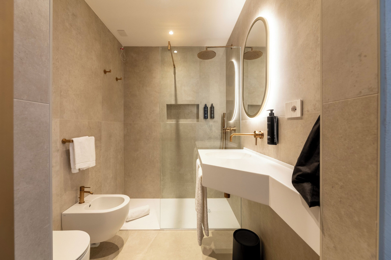 Bathroom 5, Hi Hotels Sirmione – Heated Lakeview Pool, Brescia