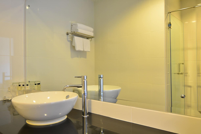 Bathroom 5, The 93 Hotel, Ratchathewi