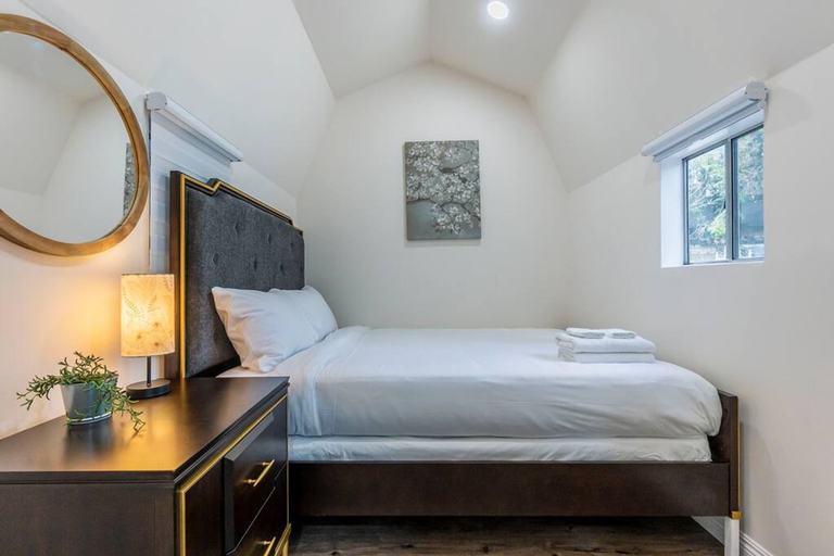 Room 2, Cozy Comfort LA House With Stunning Scenic Views, Los Angeles
