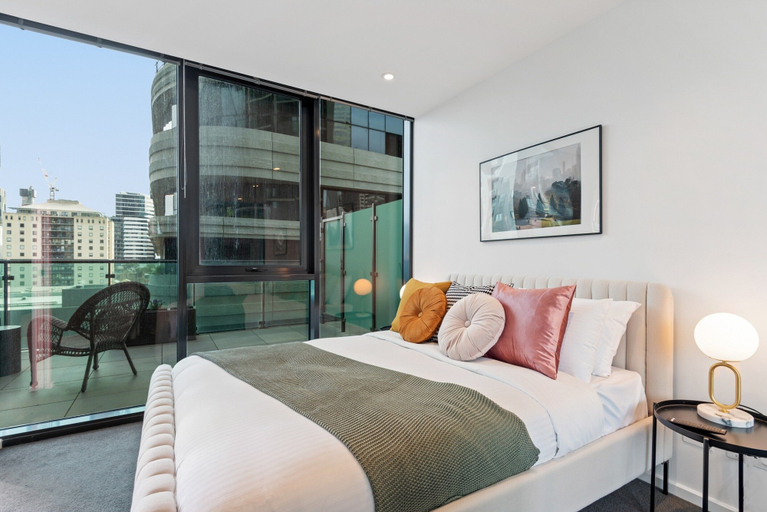 Room 5, Central Entertainer With Panoramic City Views, Melbourne