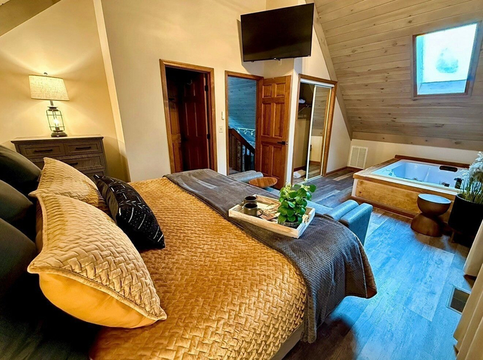 Bedroom 3, Hey Diddle Diddle 3 Bedroom Cabin by RedAwning, Sevier