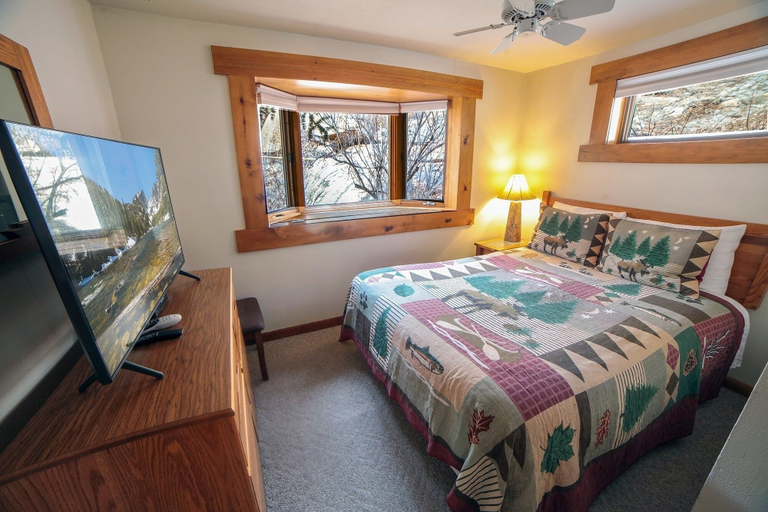 Bedroom, Sunnyside Knoll: 9 1 Bedroom Cabin, Larimer