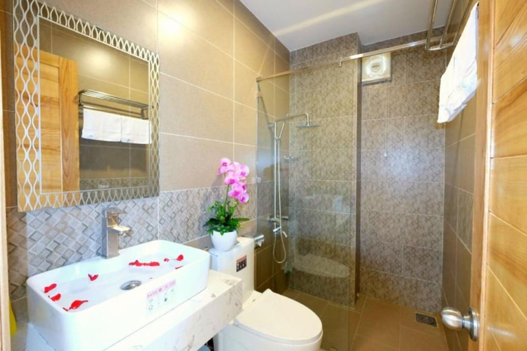 Bathroom 4, Marigold Hotel & Apartment, Da Nang