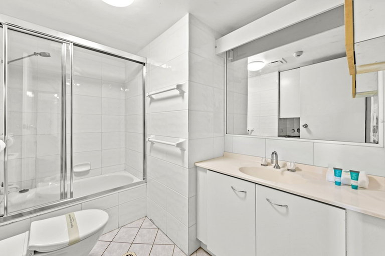 Bathroom 4, Burleigh Beach Tower, Gold Coast