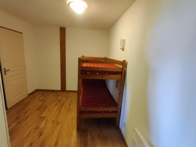 3, Modern Mountain Apartment with Balcony, Isère