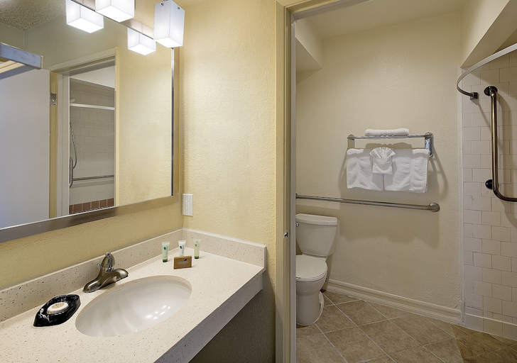 Bathroom 3, Golden Sails Hotel, Los Angeles
