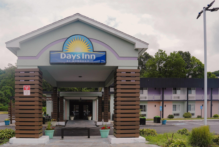 Exterior & Views 2, Days Inn by Wyndham Southington, Hartford