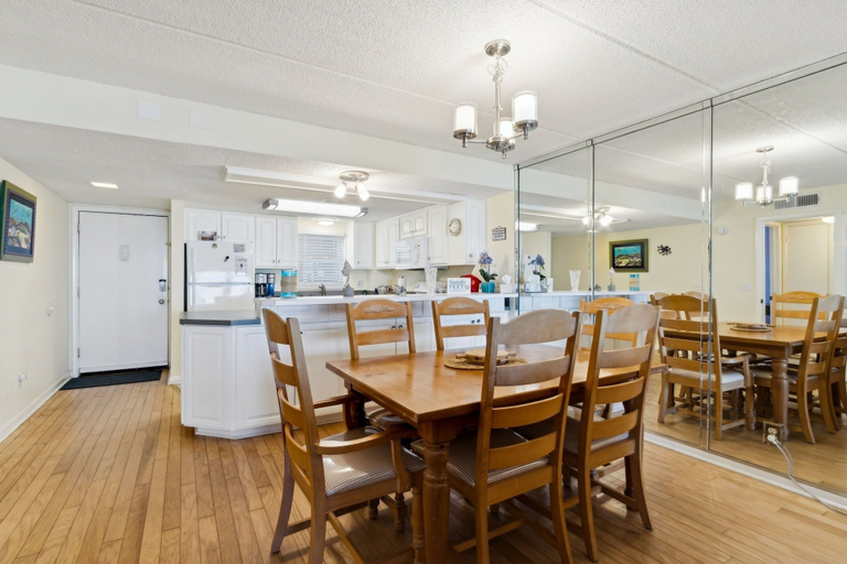 Food & Drinks 5, Oceanfront Beach Condo with Private Balcony, Short Walk to Pool and Beach by RedAwning, Nassau