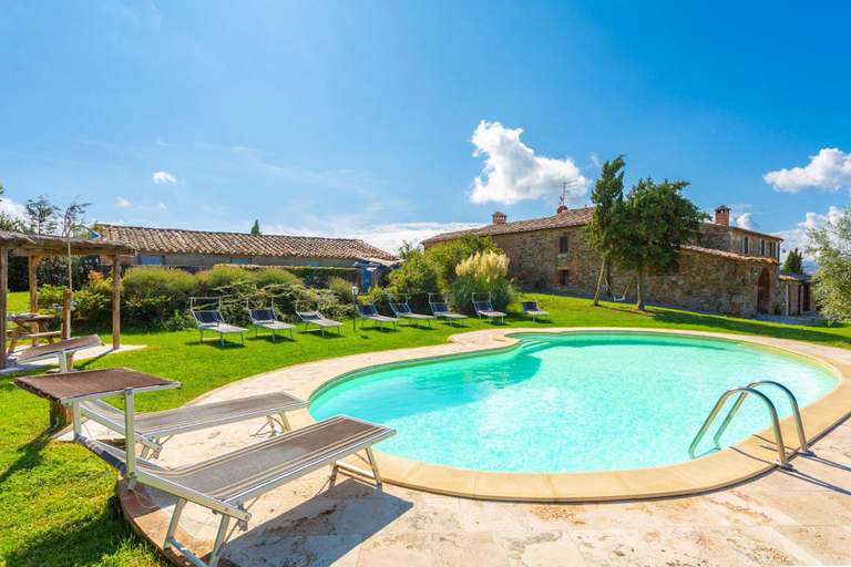 Sport & Beauty 5, Villa Podere Belvedere: Large Private Pool, Sea Views, WiFi , Siena