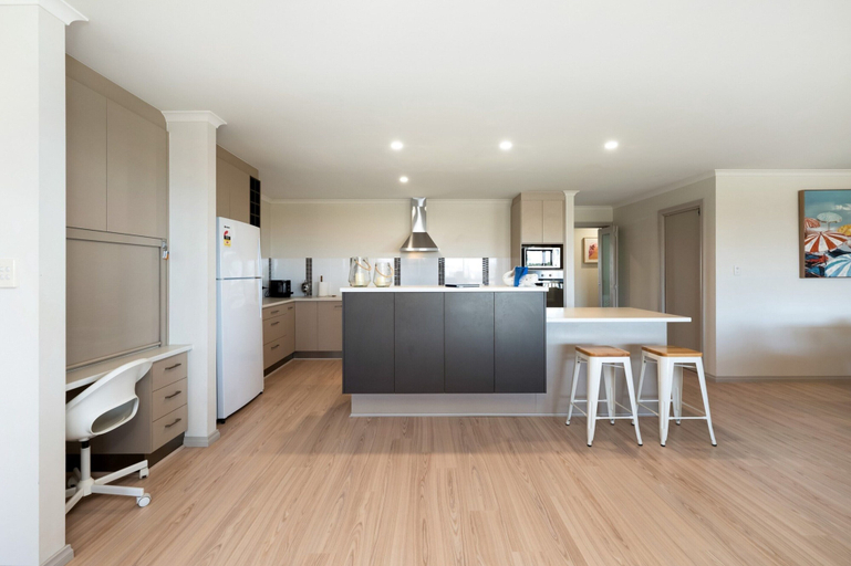 Private kitchen 3, Large Upstairs Family Stay Near Middleton Beaches, Alexandrina - Coastal