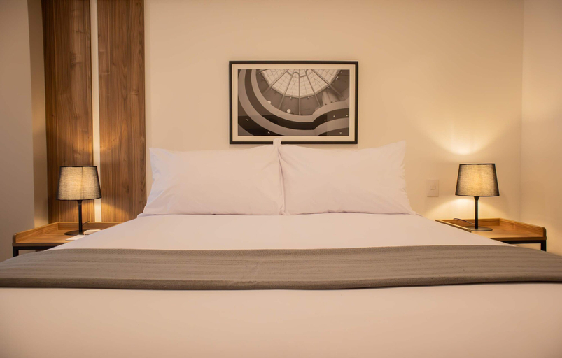 Room 5, w Majestic 2BR w Balcony in Miraflores, Lima