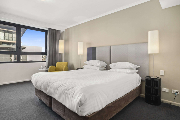 Room 3, Bright Studio With Pool Access in Parramatta, Sydney
