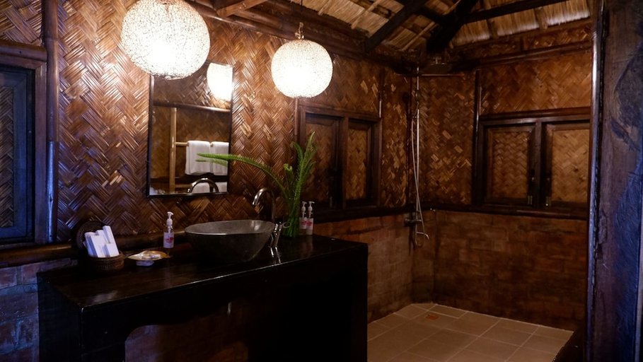Bathroom, Flower Island Resort, Taytay