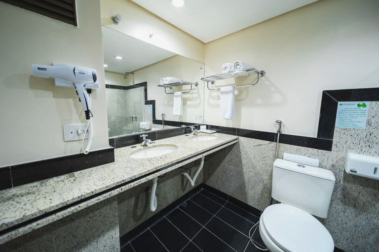 Bathroom 4, Hotel Golden Park Curitiba by Nacional Inn, Curitiba