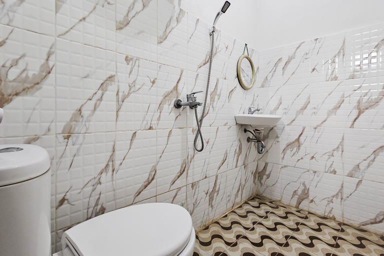 Bathroom 5, Cabin Kopi luwak RedPartner, Bandung