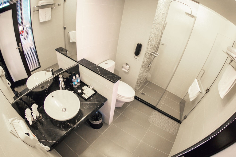 Bathroom 5, Halong Palace Hotel, Hạ Long