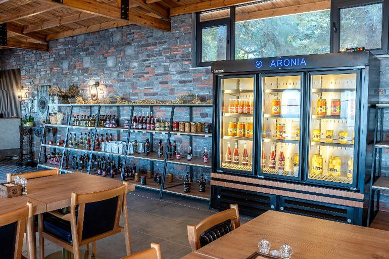 Food & Drinks 5, Aronia Bungalow, Merkez