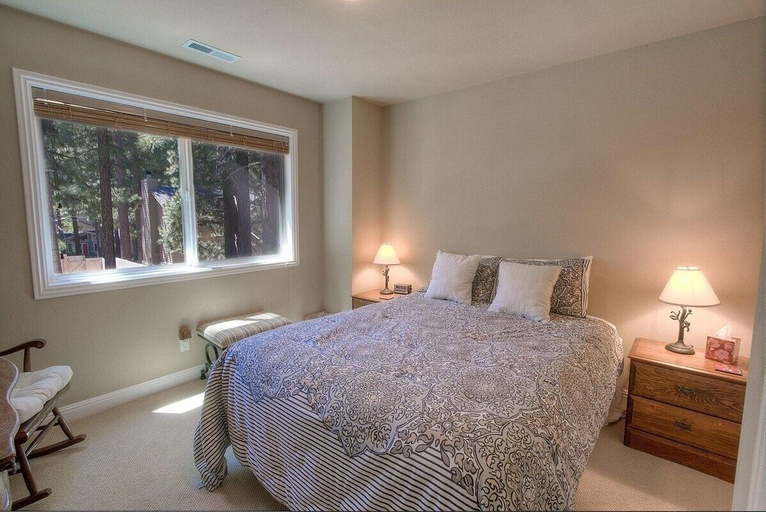 Room 3, Lone Indian Lodge 3 Bedroom Home by RedAwning, El Dorado