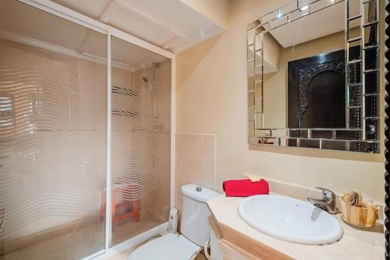 Bathroom 2, Luxe Appt 2 CH Piscine & Parking, Marrakech