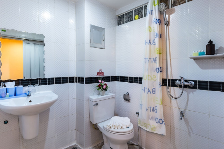 Bathroom 3, P R Patong Hotel, Pulau Phuket