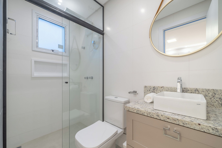 Bathroom, Apt w/ Pool & BBQ in Bombinhas Rna0303, Bombinhas