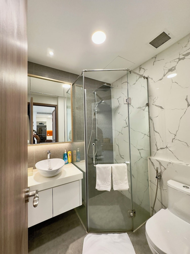 Bathroom 2, DongDong Apartment in Sunwah Pearl, Bình Thạnh