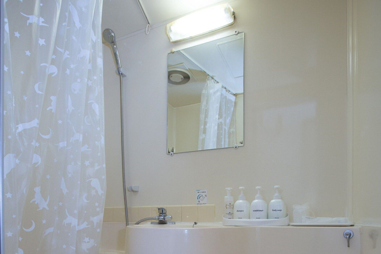 Bathroom 4, Hotel Empire in Shinjuku, Shinjuku