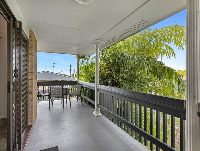Property grounds 2, Spacious 3-bed Home With Large Balcony, Hervey Bay - Pt A
