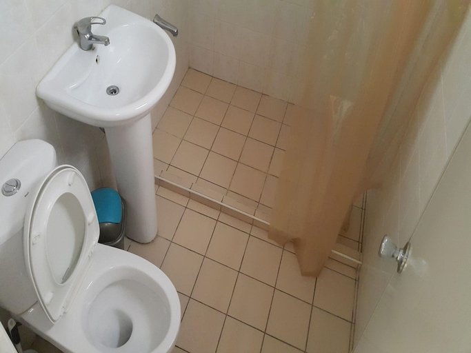Bathroom 4, Sabang Oasis Resort, Puerto Galera