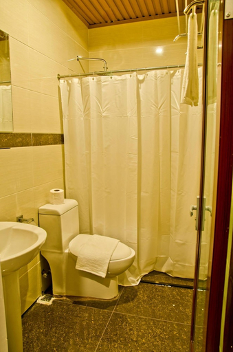 Bathroom, The Premiere Business Hotel, Kalibo