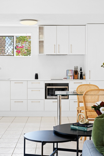 Private kitchen 5, Chic 1-bed Escape With Parking Bridgeman Downs, Bridgeman Downs