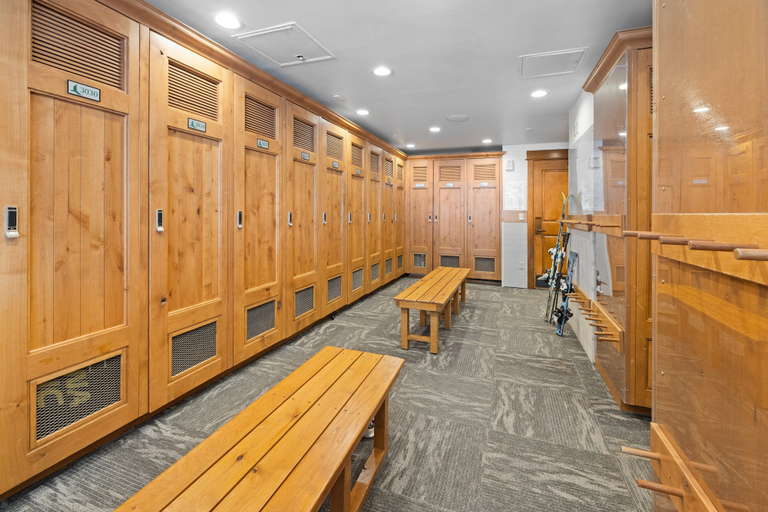 Interior 5, Lone Eagle 3008, Summit