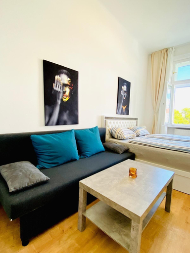 Room 4, Comfortable 5BR Stay Near Westbahnhof, Wien