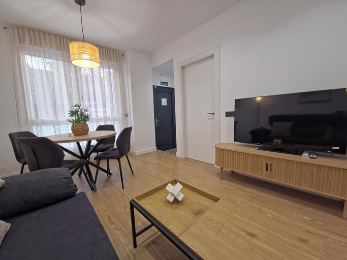 Living area 5, Apartamentos Picasso by gaiarooms, Salamanca