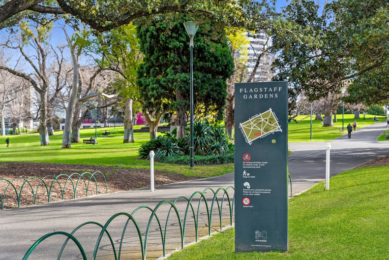 Garden, Family Unit With Balcony, Free Trams to CBD Sights, Melbourne