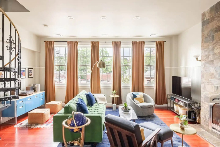 Room 2, Lofty Bright Greenwich Getaway w Private Rooftop, New York