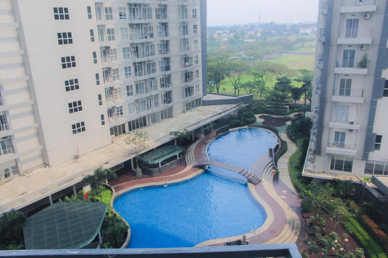 Exterior & Views 1, Best Studio Unit with Pool View Casa De Parco Apartment, Tangerang