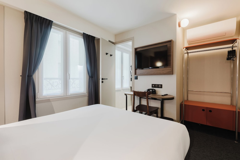 Bedroom 3, Prince Albert Opera, Paris