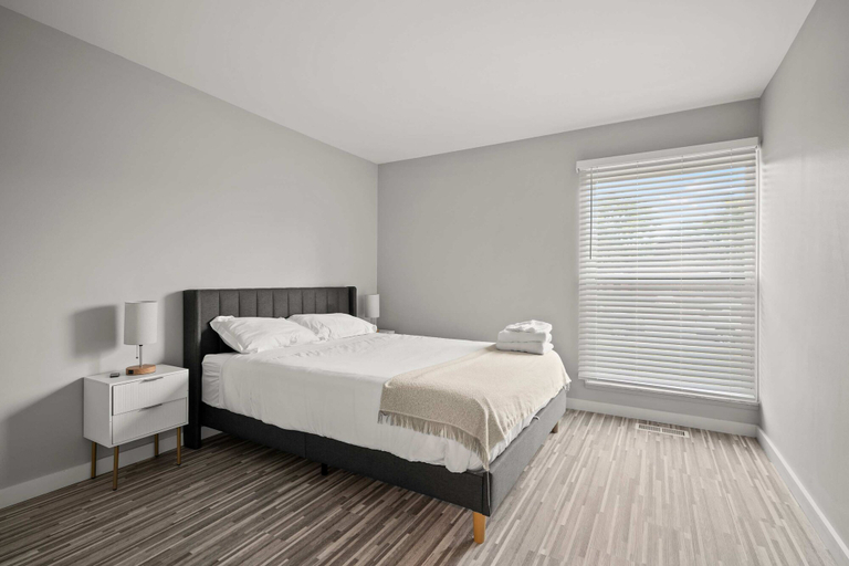 Room 5, Family Friendly 2BR 2BA in the City