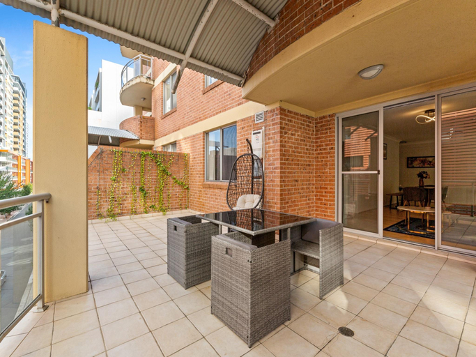 3, Spacious 2-Bed Apartment Near Parramatta CBD, Sydney