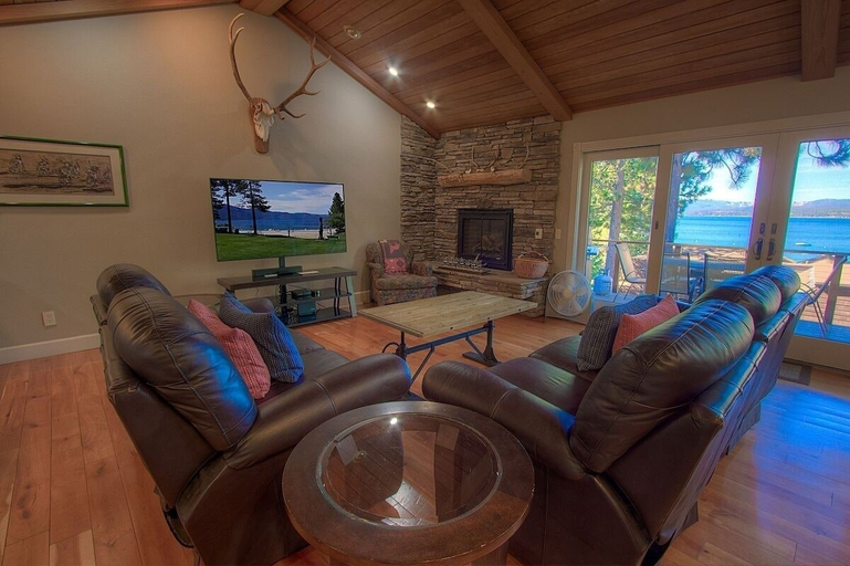 Living area 4, Chipmunk's Paradise 3 Bedroom Condo by RedAwning, Placer