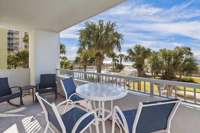 Outdoor dining, The Beach Club Bristol 201 3 Bedroom Condo, Baldwin