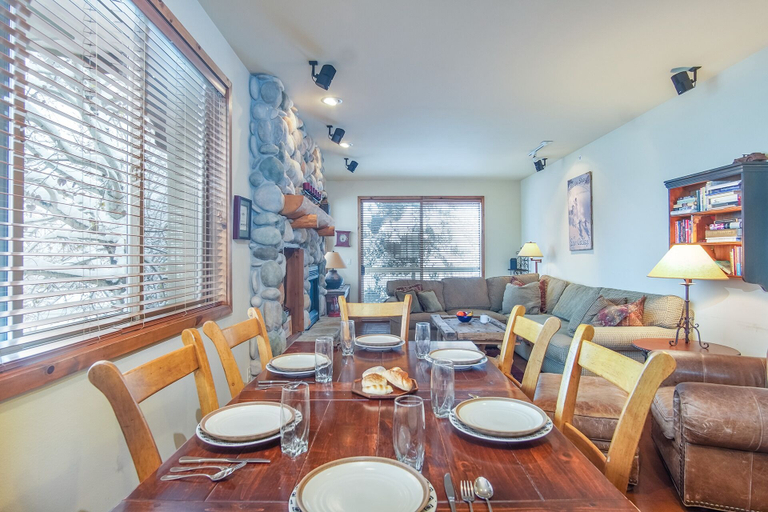 Interior 2, The Fields - 110 is a Cozy Mountain Condo With Access to Everything - Community Hot Tub, Blaine