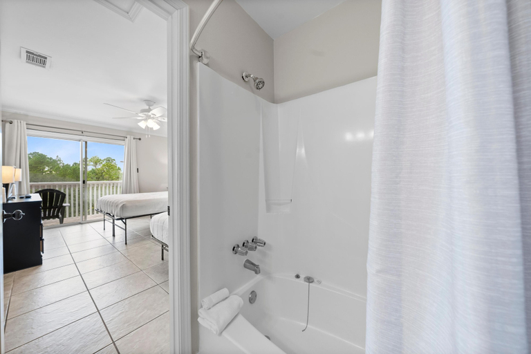 Bathroom 3, Romar Village 322, Baldwin