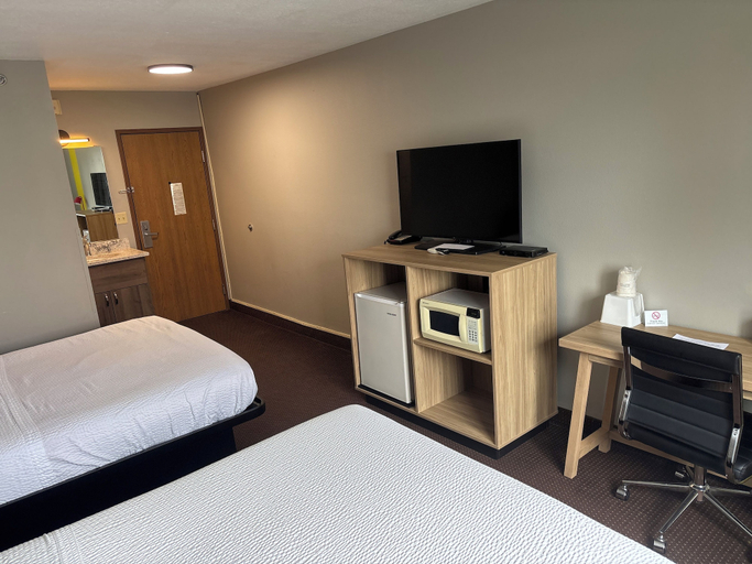 Bedroom 3, Super 8 by Wyndham Rexburg, Madison