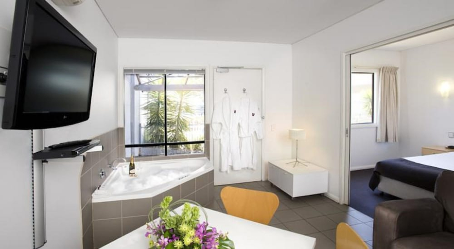 Bathroom 4, Majestic Oasis Apartments, Port Augusta