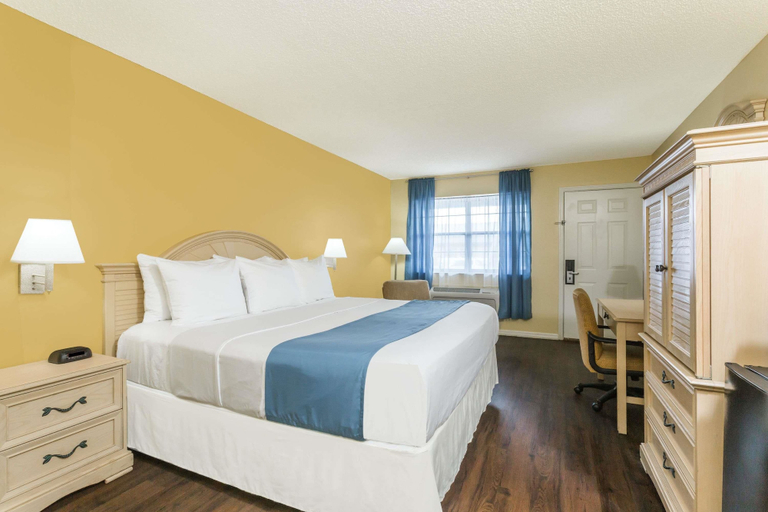 Bedroom 3, Days Inn by Wyndham Madison, Madison