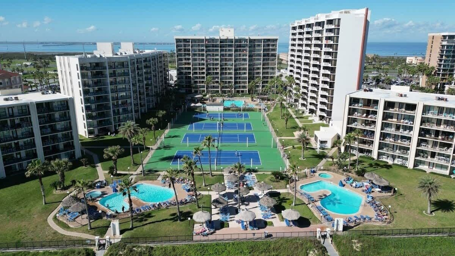 Pool 2, Saida Beachfront Luxe Condo Two Heated Pools 2 Bedroom Condo, Cameron