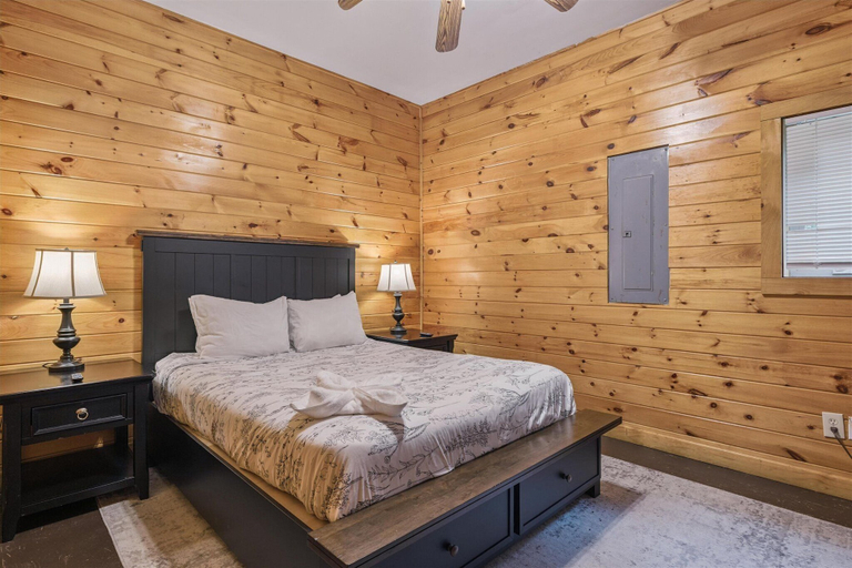 Room 2, River View Dog Friendly Game Room w Hot Tub, Sevier