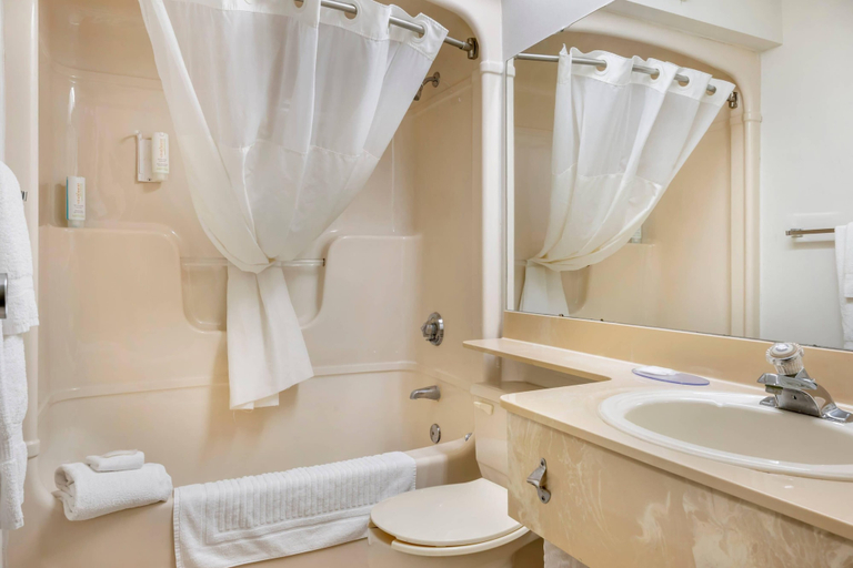 Bathroom 5, Rodeway Inn, Saint John